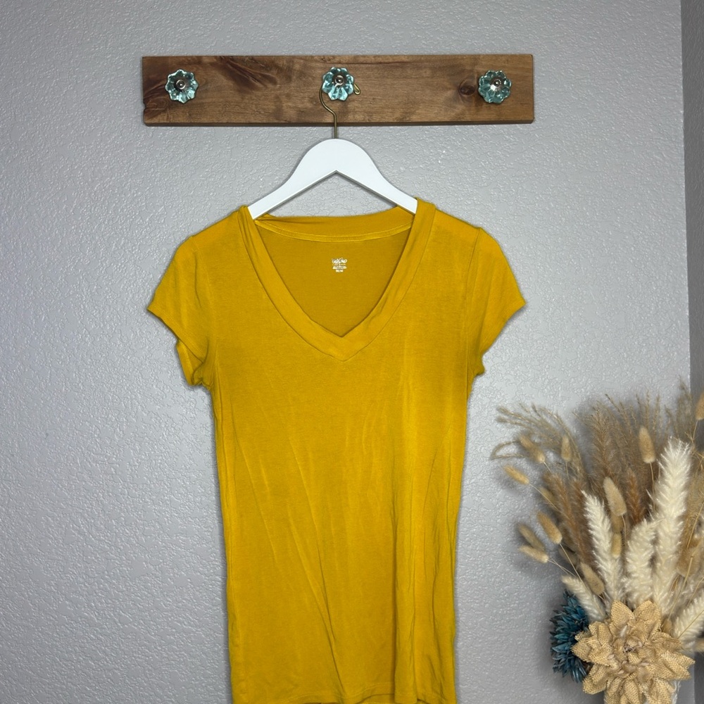 Mossimo Supply Co. Mustard V-Neck Short Sleeve Tee